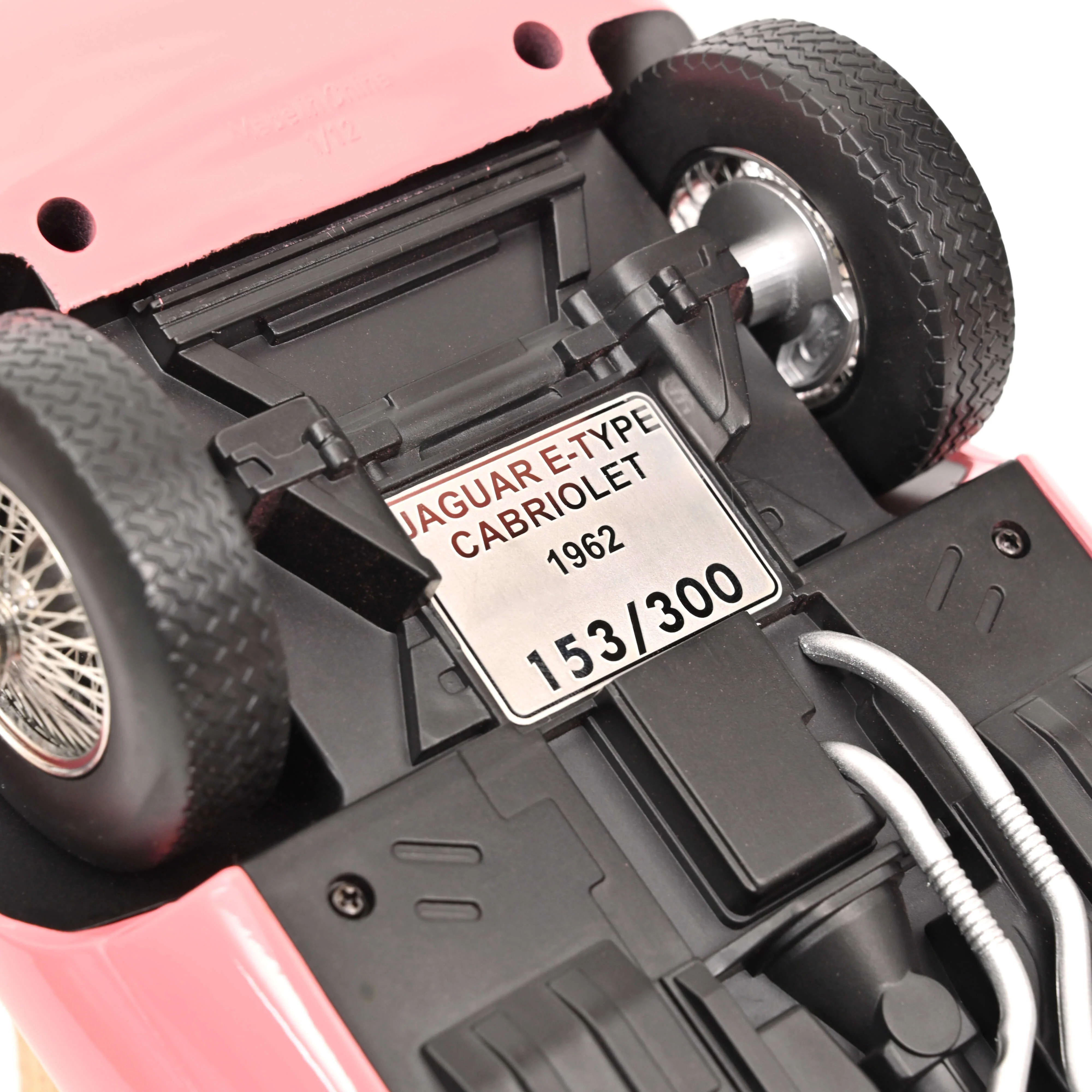 Jaguar E-Type Cabriolet 1962 Rose 1/12 - 300pcs - Image 6