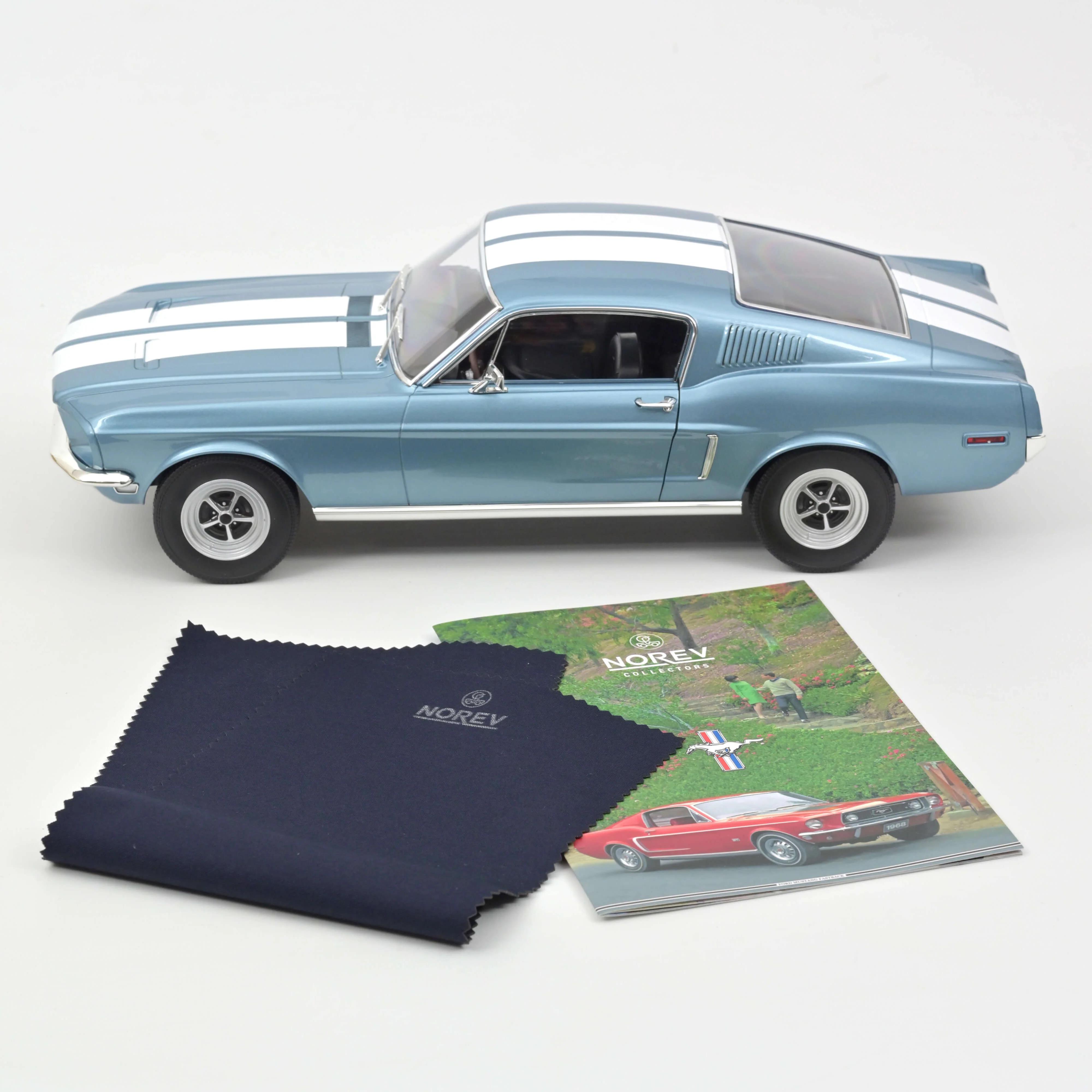 Ford Mustang Fastback 1968 Blue met 1/12 - 100pcs - Image 3