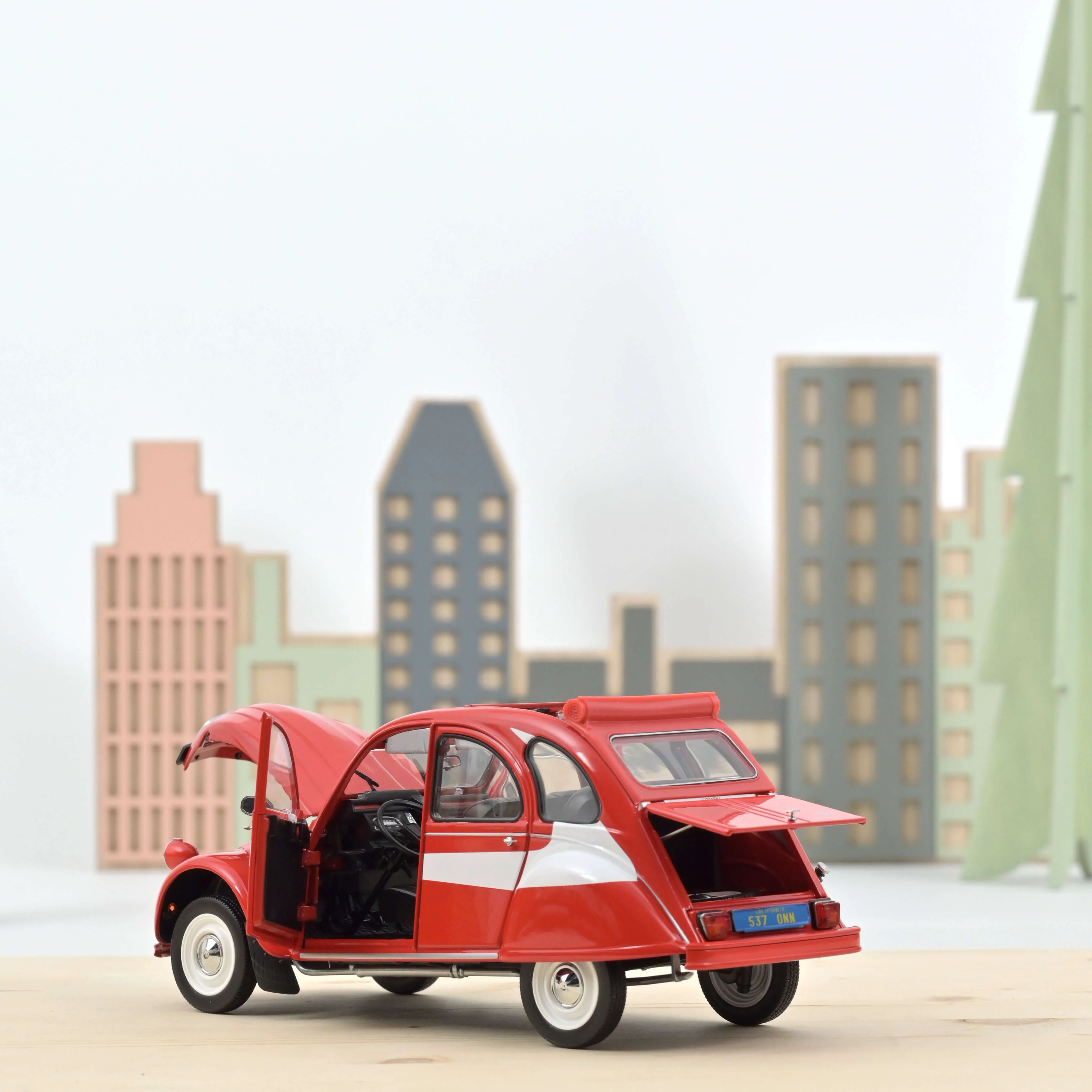 Citroën 2CV 1979 Rouge avec décors latéraux blancs 1/18 - 100pcs - Image 3