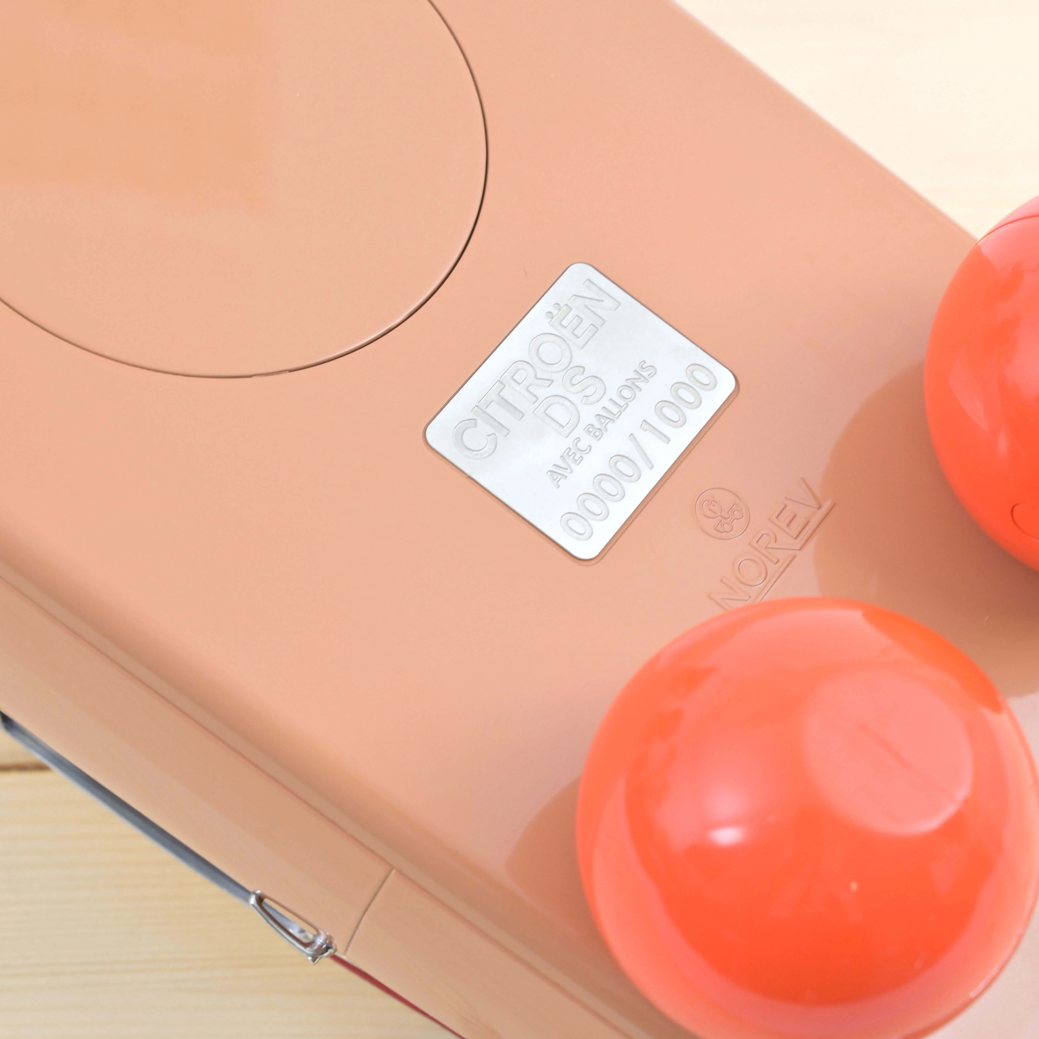 Citroën DS 19 sur boules 1959 Beige 1/12 - Image 3