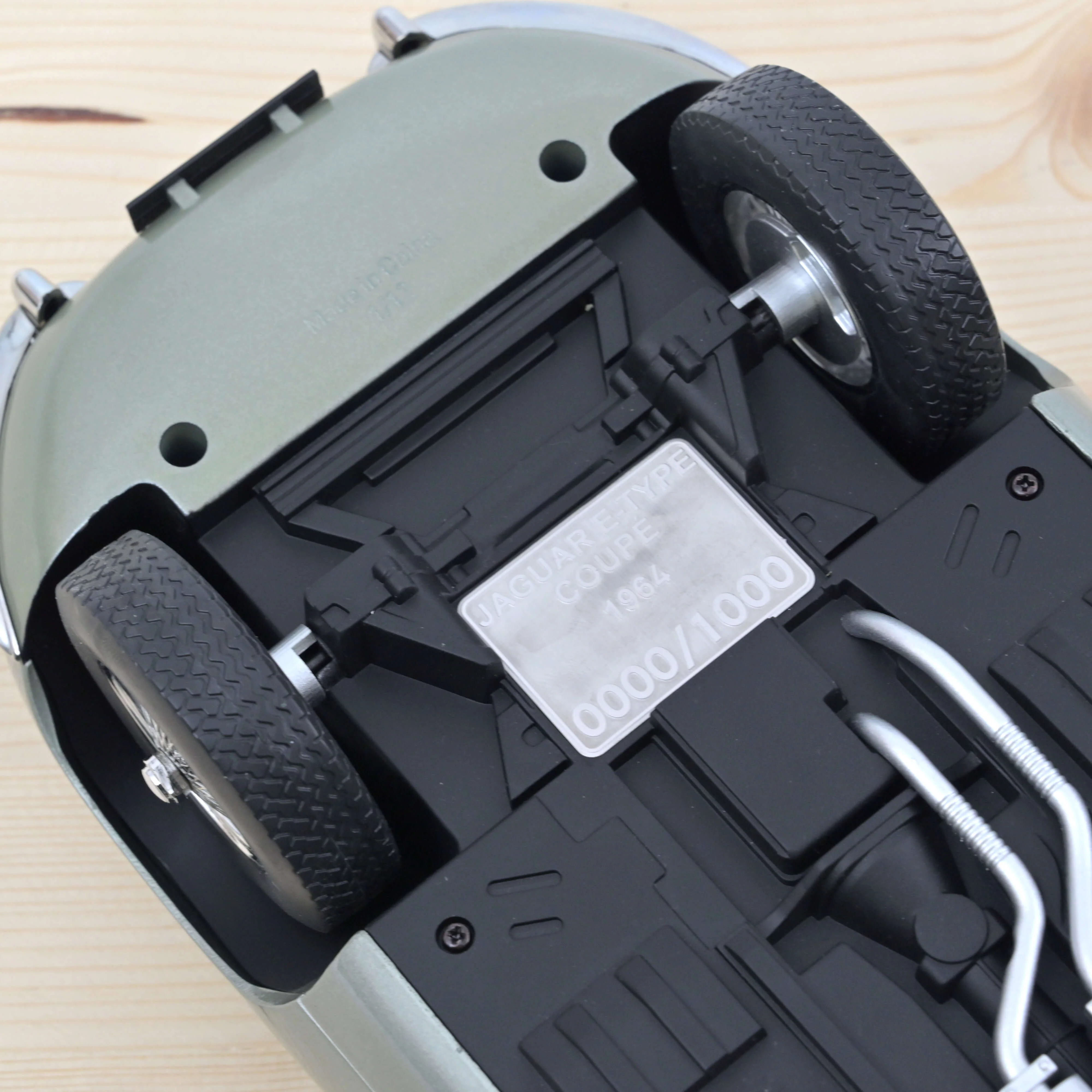 Jaguar E-Type Coupe 1964 Gris métallisé 1/12 - Image 3